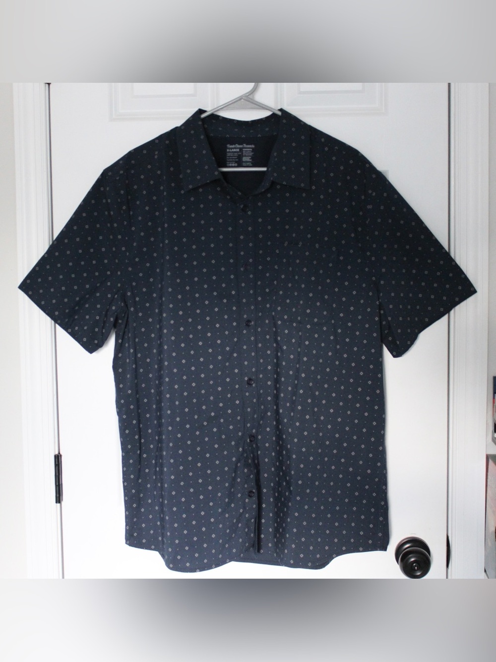 FRESH CLEAN THREADS Men’s All Day Short Sleeve Button-Down Shirt